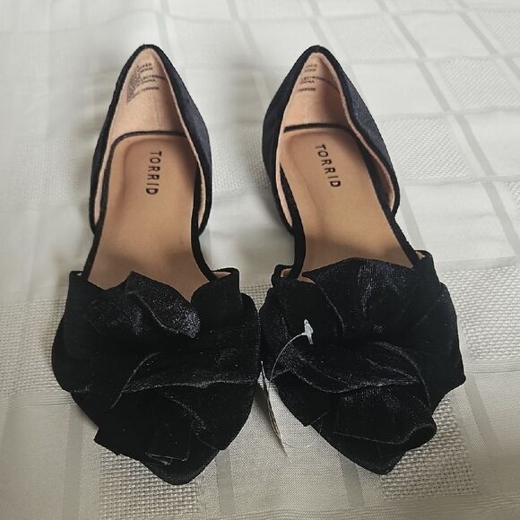 Torrid Black Women's Shoes with Floral Detail - Picture 3 of 16